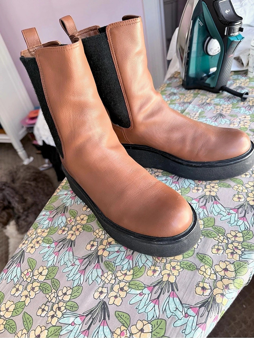 Vince Brinton Chelsea Platform Boots Brown US 9 M Like New